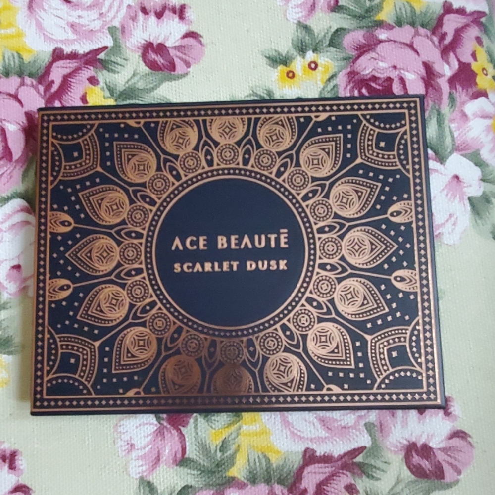 Ace beautē scarlet dusk eyeshadow pallete